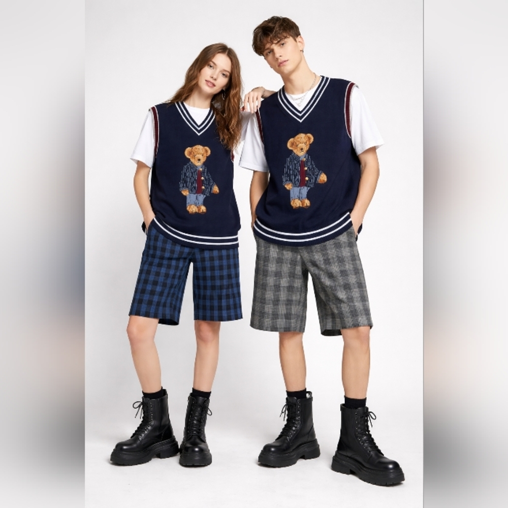 Studio V-Neck Sleeveless Embroidered Bear Preppy Sweater M Uni-sex